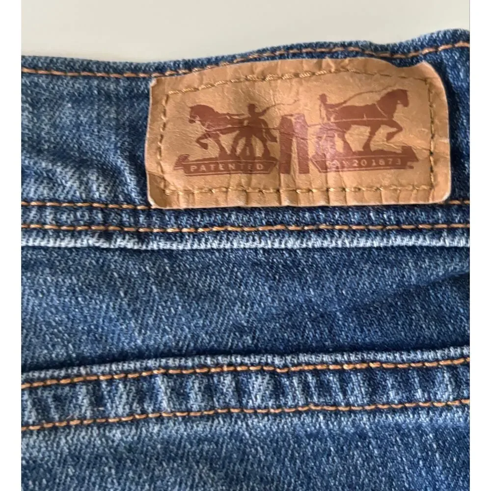 Levi’s Denim Bermuda Stretch Shorts Womens 10 Medium Wash Cuffed Mid Rise